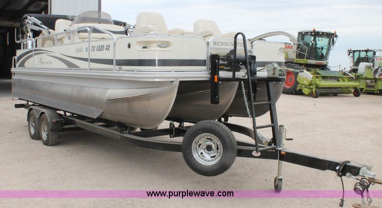 image for item L4255 2008 FSI Bennington 2275 tritoon boat