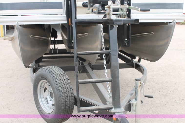 image for item L4255 2008 FSI Bennington 2275 tritoon boat