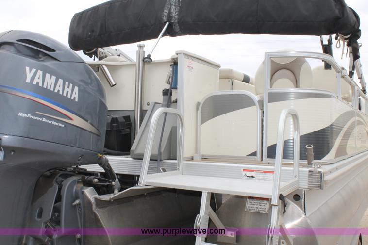 image for item L4255 2008 FSI Bennington 2275 tritoon boat