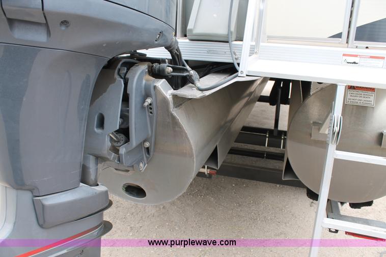 image for item L4255 2008 FSI Bennington 2275 tritoon boat