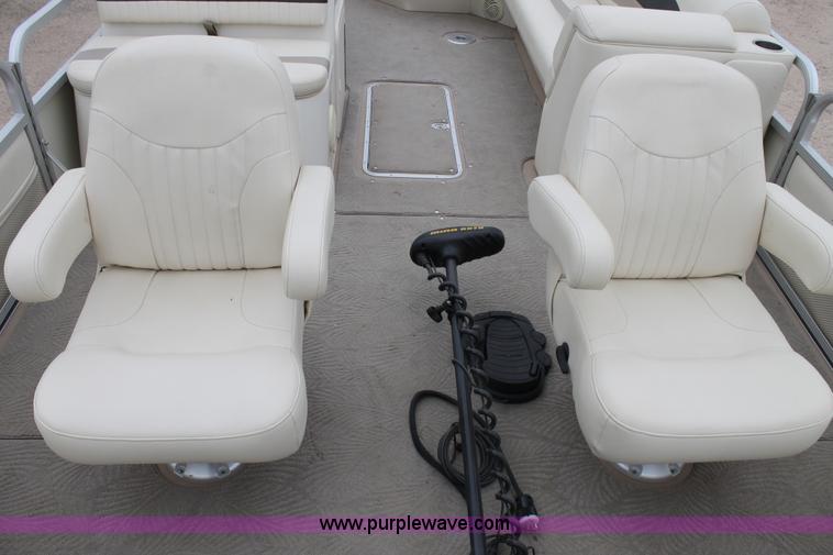 image for item L4255 2008 FSI Bennington 2275 tritoon boat