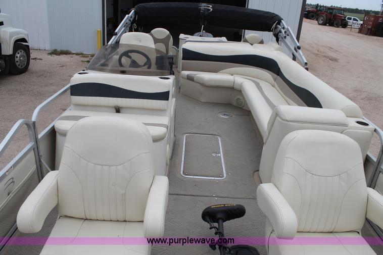 image for item L4255 2008 FSI Bennington 2275 tritoon boat