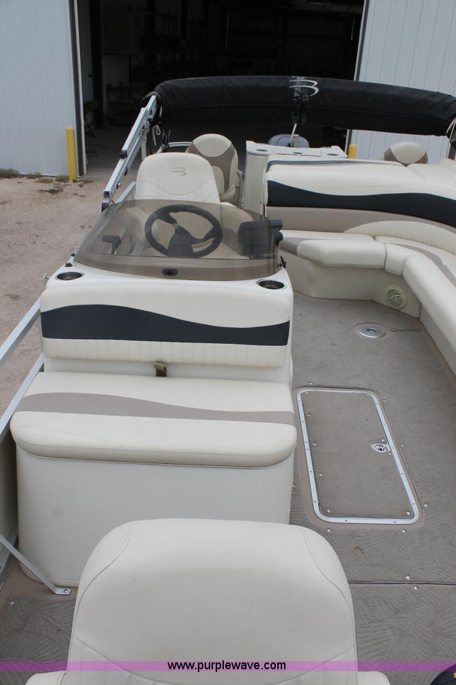 image for item L4255 2008 FSI Bennington 2275 tritoon boat