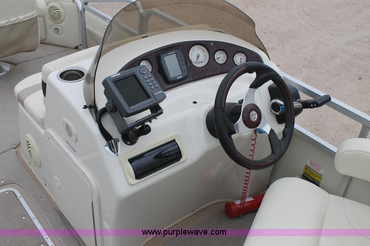 image for item L4255 2008 FSI Bennington 2275 tritoon boat