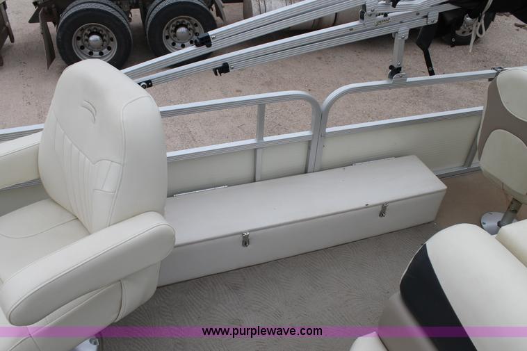 image for item L4255 2008 FSI Bennington 2275 tritoon boat