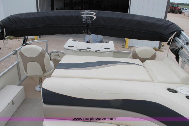 image for item L4255 2008 FSI Bennington 2275 tritoon boat