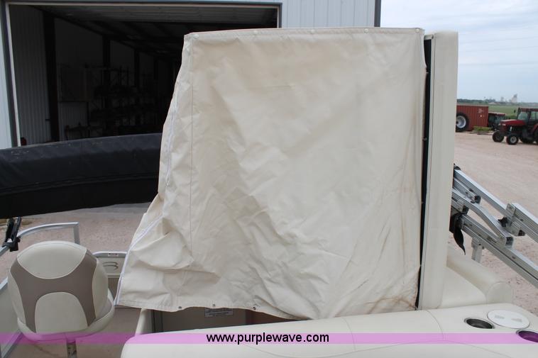 image for item L4255 2008 FSI Bennington 2275 tritoon boat