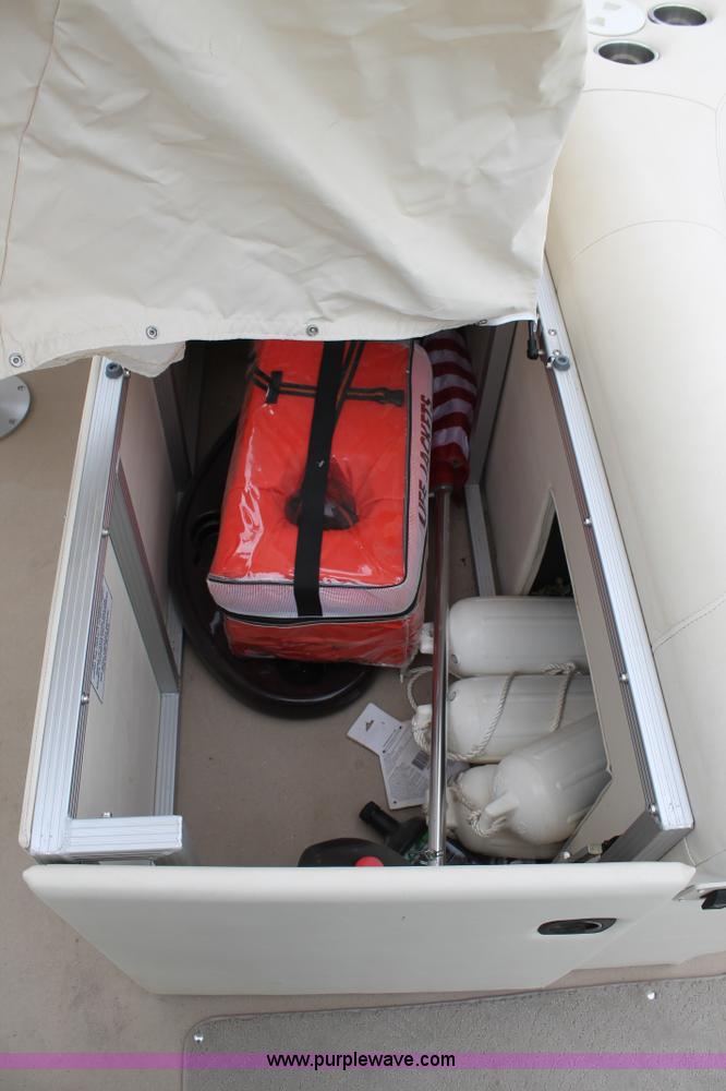 image for item L4255 2008 FSI Bennington 2275 tritoon boat