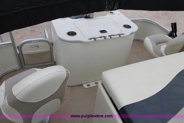 image for item L4255 2008 FSI Bennington 2275 tritoon boat