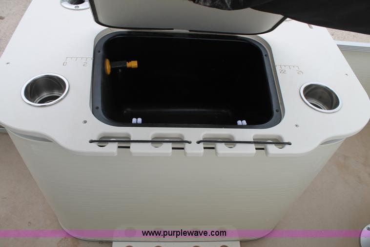 image for item L4255 2008 FSI Bennington 2275 tritoon boat