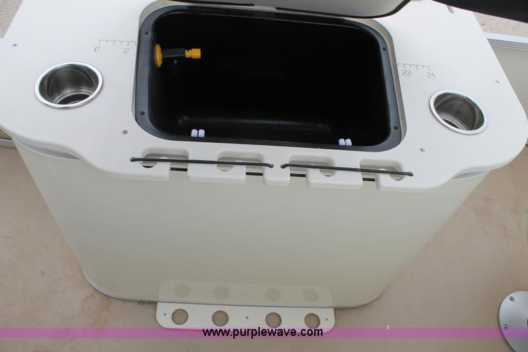 image for item L4255 2008 FSI Bennington 2275 tritoon boat