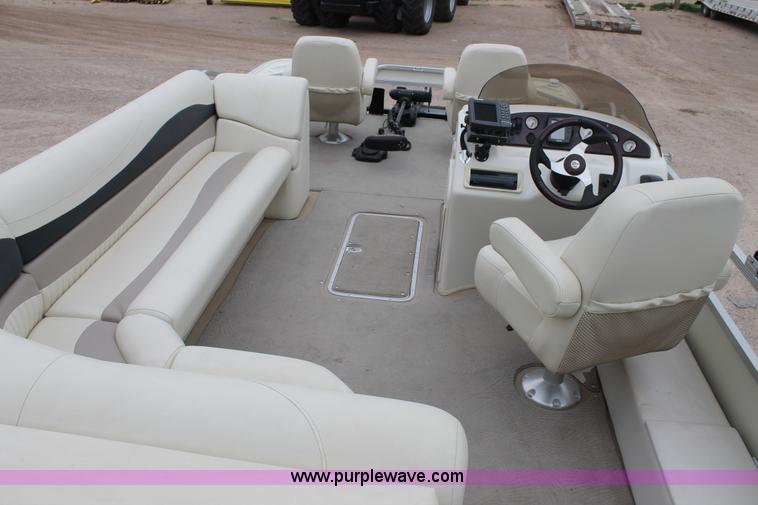 image for item L4255 2008 FSI Bennington 2275 tritoon boat