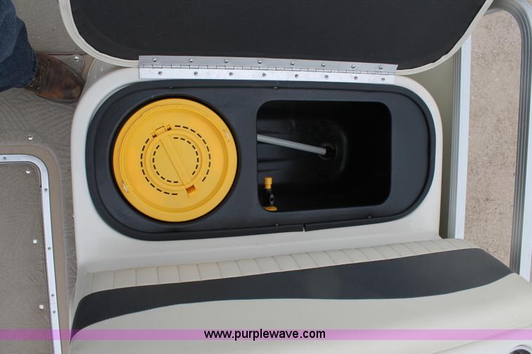 image for item L4255 2008 FSI Bennington 2275 tritoon boat