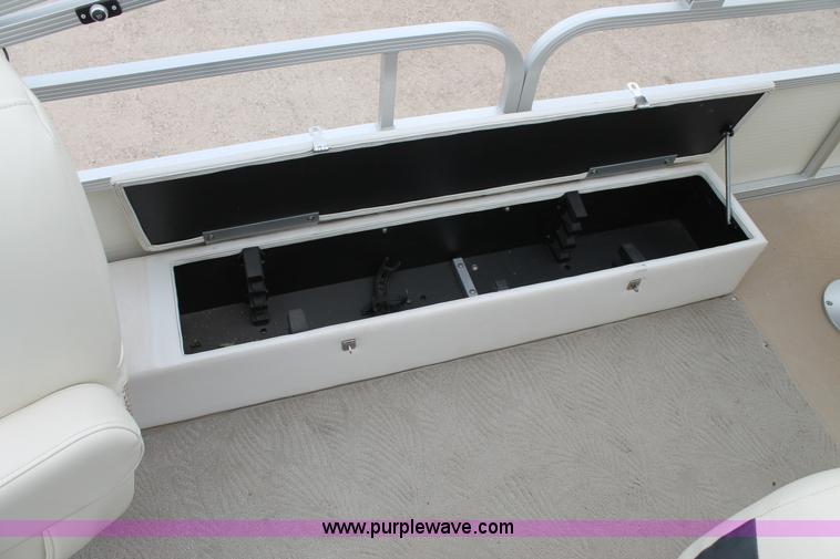 image for item L4255 2008 FSI Bennington 2275 tritoon boat