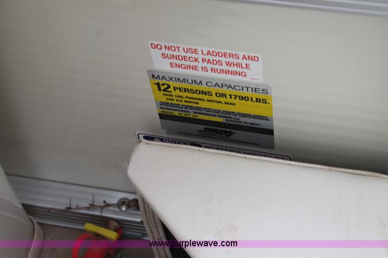 image for item L4255 2008 FSI Bennington 2275 tritoon boat