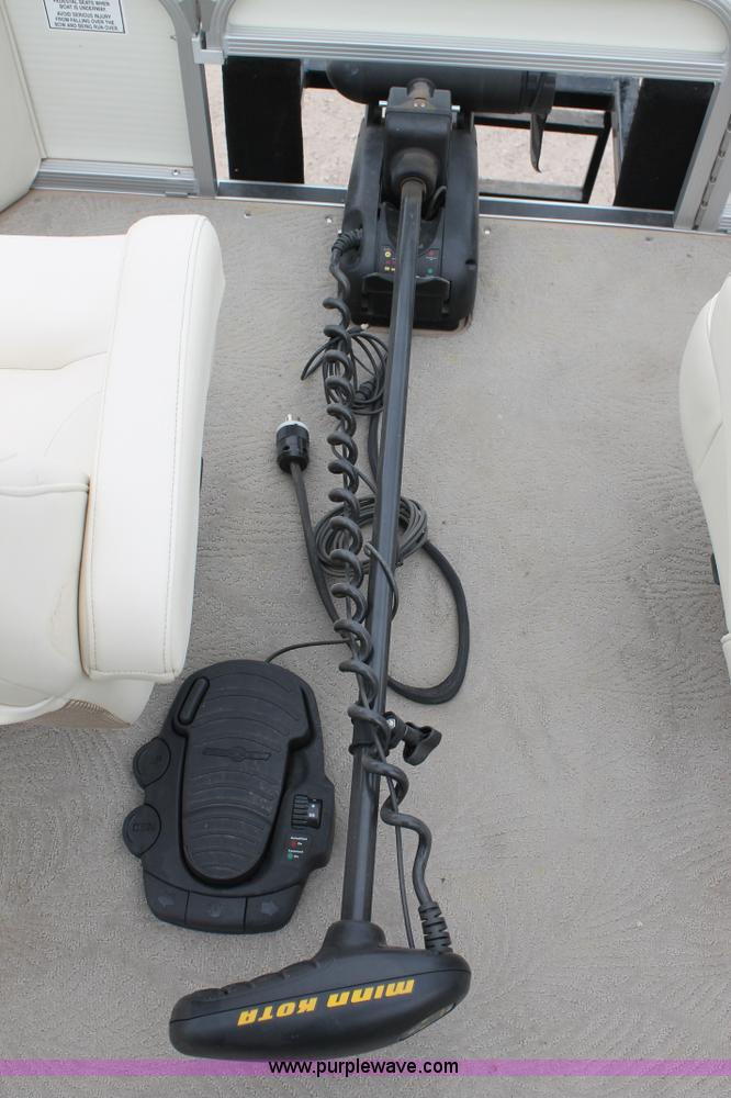 image for item L4255 2008 FSI Bennington 2275 tritoon boat