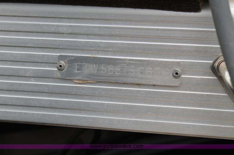 image for item L4255 2008 FSI Bennington 2275 tritoon boat