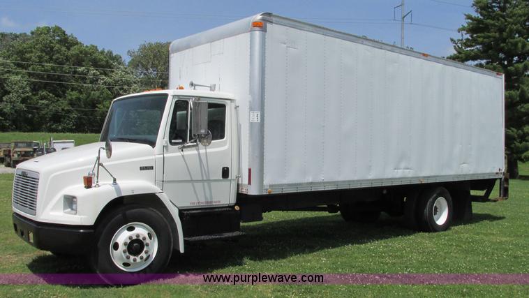 image for item R9322 2004 Freightliner FL70 box truck