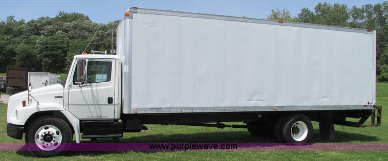 image for item R9322 2004 Freightliner FL70 box truck