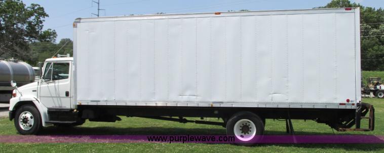 image for item R9322 2004 Freightliner FL70 box truck