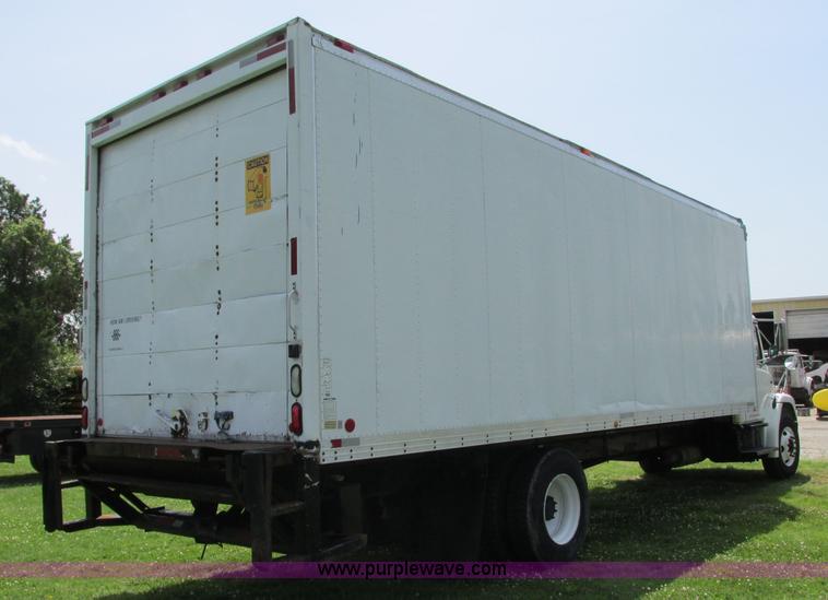image for item R9322 2004 Freightliner FL70 box truck
