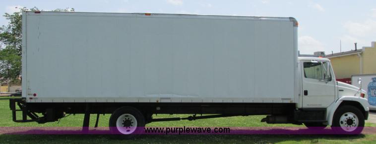 image for item R9322 2004 Freightliner FL70 box truck