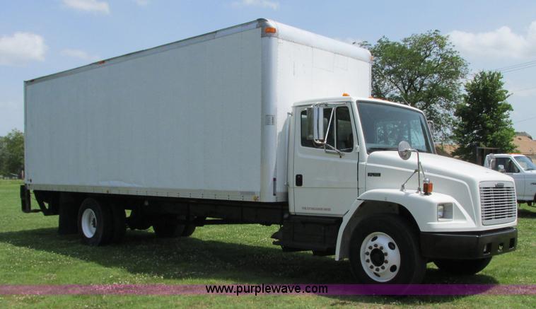 image for item R9322 2004 Freightliner FL70 box truck