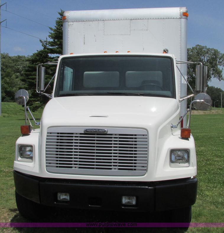 image for item R9322 2004 Freightliner FL70 box truck