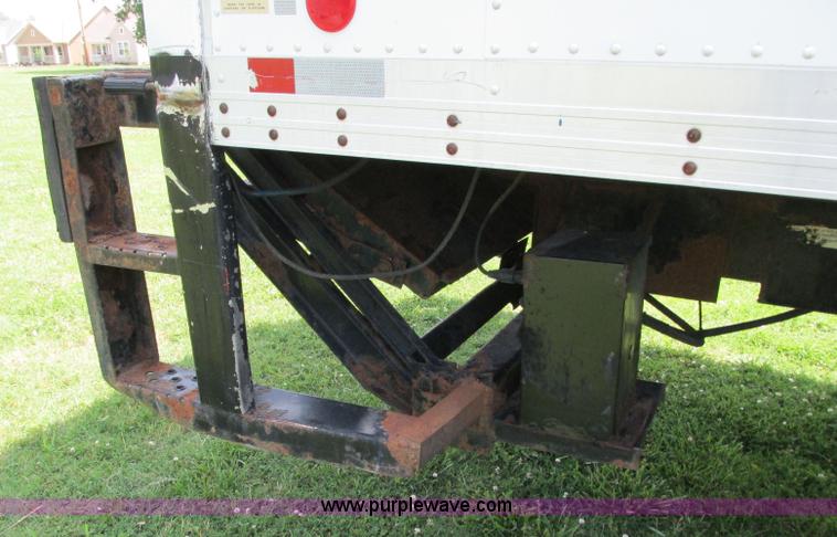 image for item R9322 2004 Freightliner FL70 box truck