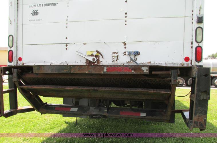 image for item R9322 2004 Freightliner FL70 box truck
