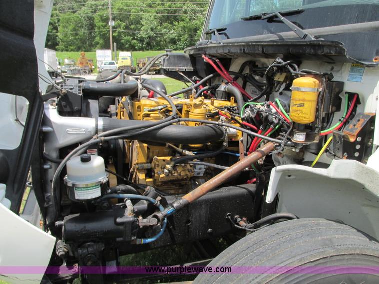 image for item R9322 2004 Freightliner FL70 box truck