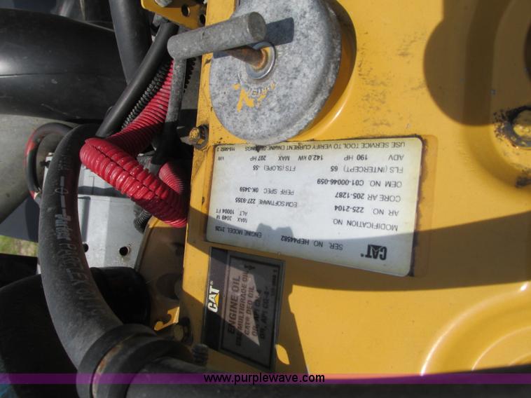 image for item R9322 2004 Freightliner FL70 box truck