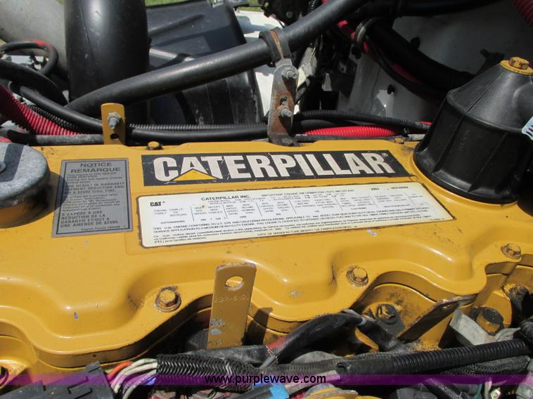 image for item R9322 2004 Freightliner FL70 box truck