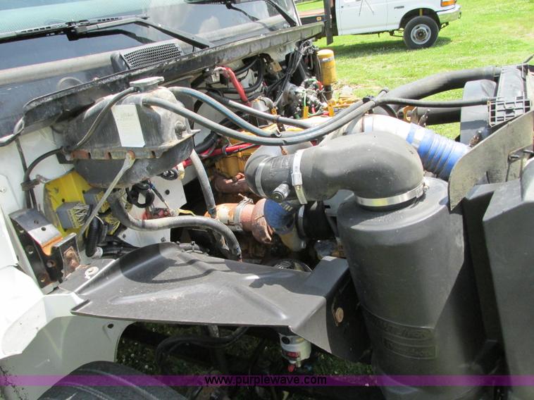 image for item R9322 2004 Freightliner FL70 box truck