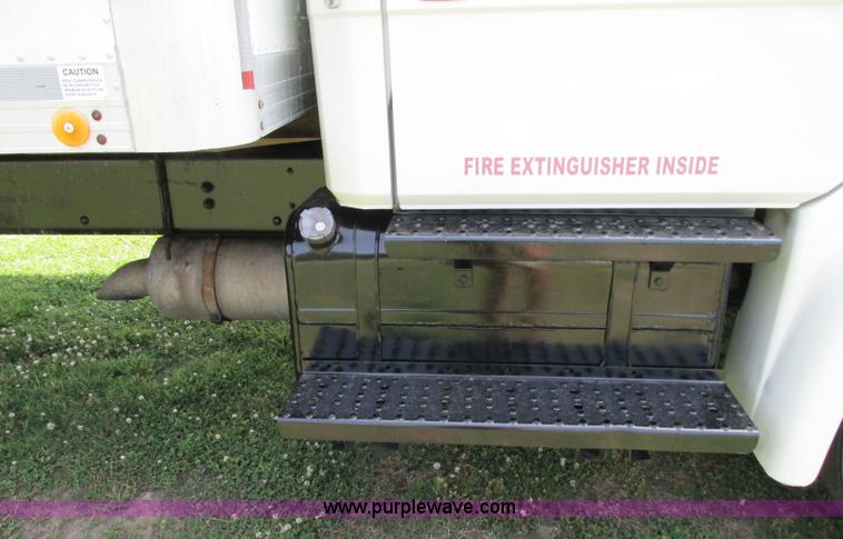 image for item R9322 2004 Freightliner FL70 box truck