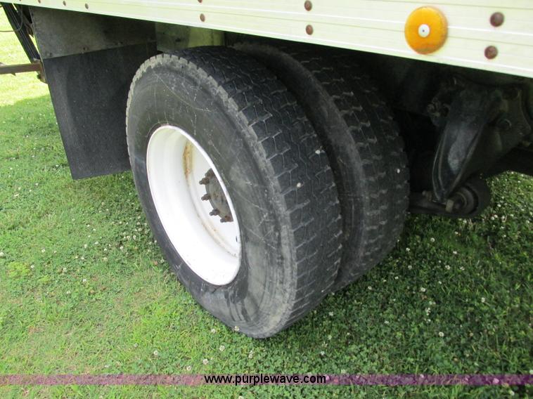 image for item R9322 2004 Freightliner FL70 box truck