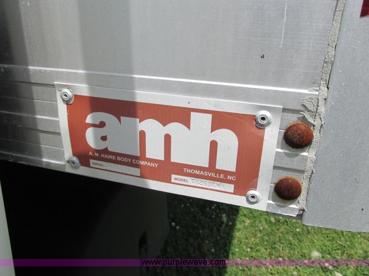 image for item R9322 2004 Freightliner FL70 box truck