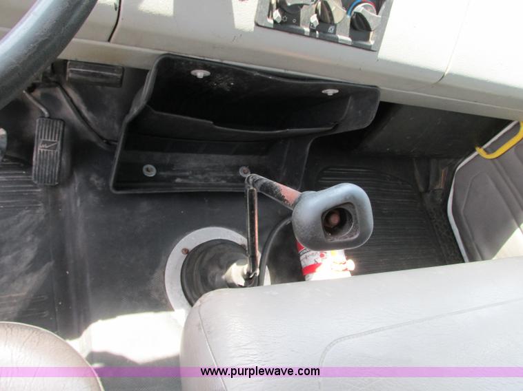 image for item R9322 2004 Freightliner FL70 box truck