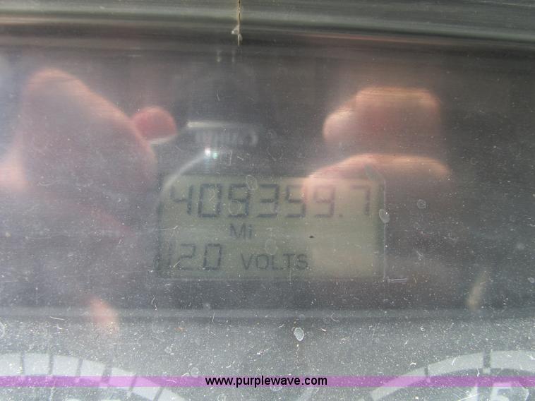 image for item R9322 2004 Freightliner FL70 box truck