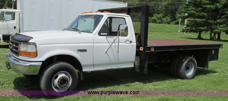 image for item R9323 1997 Ford F450 Super Duty flatbed truck