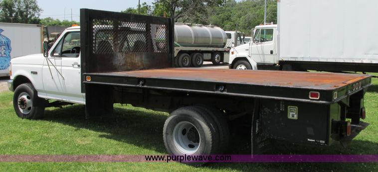 image for item R9323 1997 Ford F450 Super Duty flatbed truck