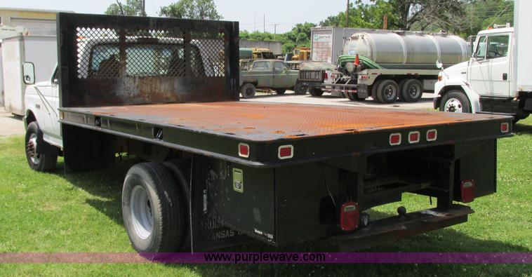 image for item R9323 1997 Ford F450 Super Duty flatbed truck
