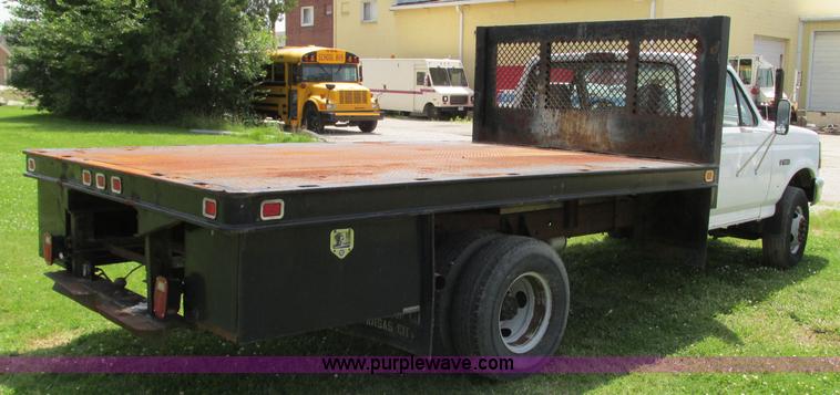 image for item R9323 1997 Ford F450 Super Duty flatbed truck