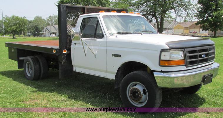 image for item R9323 1997 Ford F450 Super Duty flatbed truck
