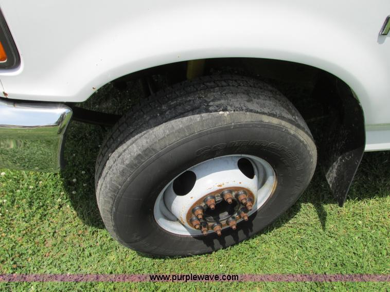 image for item R9323 1997 Ford F450 Super Duty flatbed truck