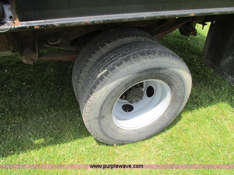 image for item R9323 1997 Ford F450 Super Duty flatbed truck