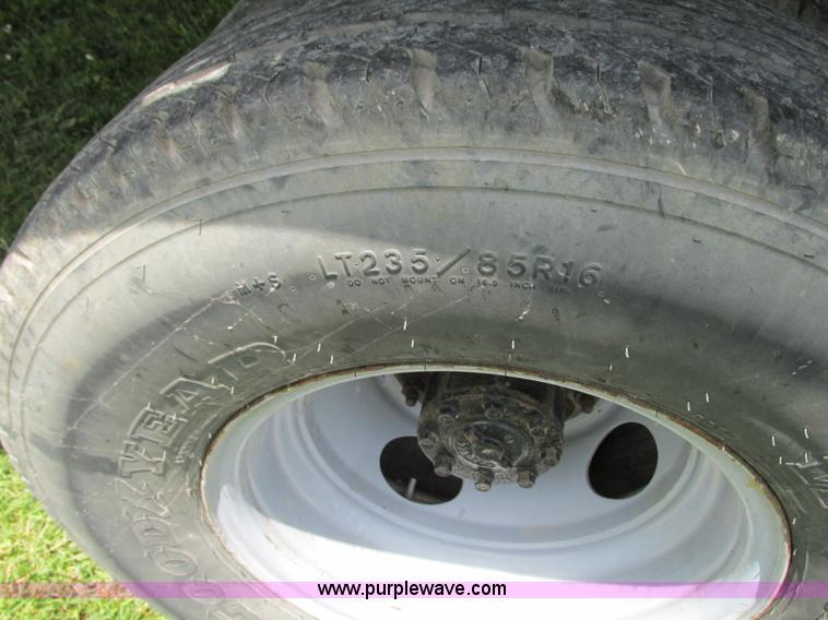 image for item R9323 1997 Ford F450 Super Duty flatbed truck