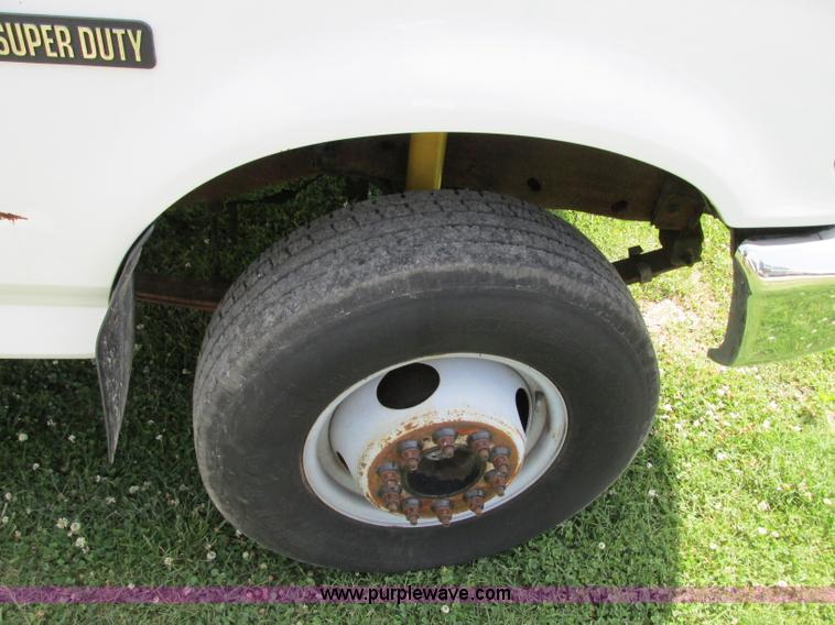 image for item R9323 1997 Ford F450 Super Duty flatbed truck