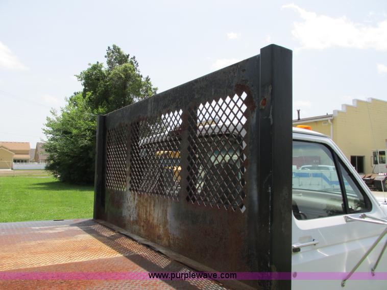 image for item R9323 1997 Ford F450 Super Duty flatbed truck