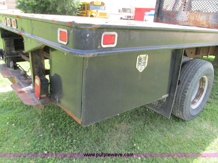 image for item R9323 1997 Ford F450 Super Duty flatbed truck